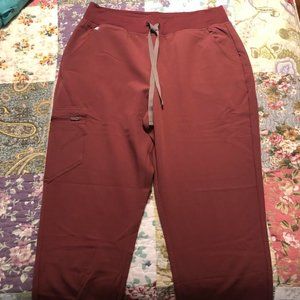 NEVER WORN Rusty red figs scrubs set